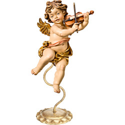 Ángel Bergland con violín en pedestal